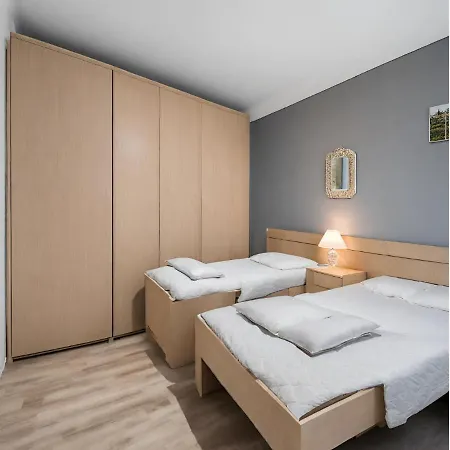 Monteurhaus Mit Mehreren Apartment